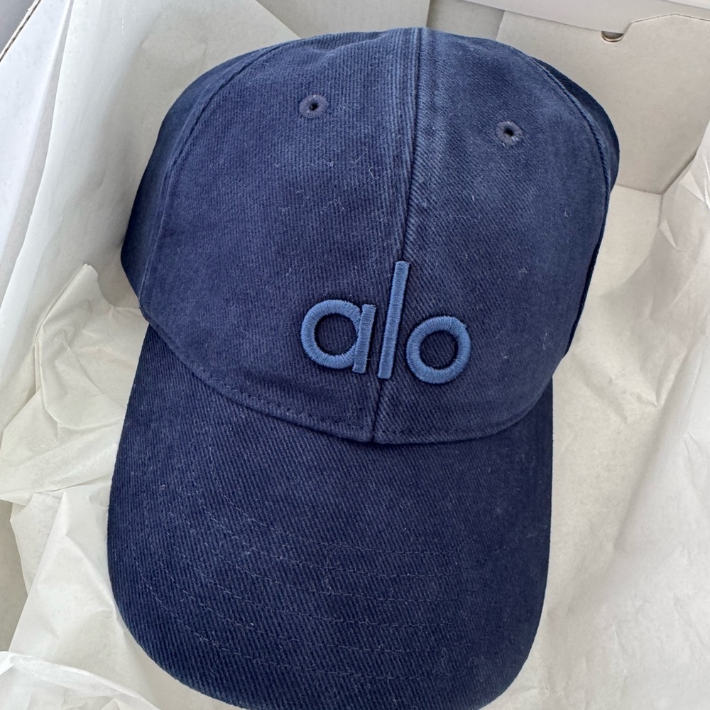 Alo Yoga Navy Jean Blue Cap NWT